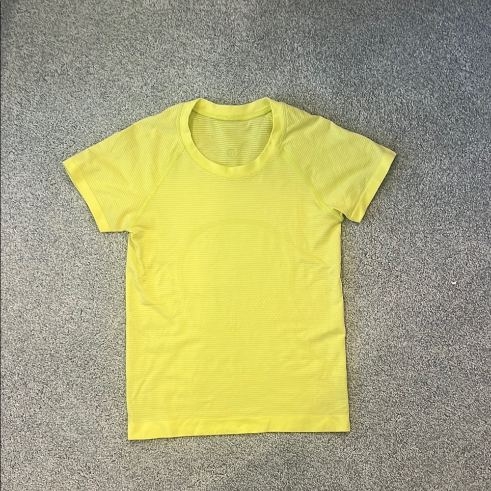 Lululemon Athletica Yellow Short Sleeve Tee